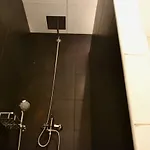 Hola - *